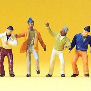 Preiser 20262 HO Scale Circus Workers - Roustabouts #1 - Raising Tent