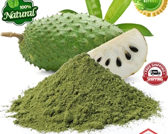 Può includere: Primo piano di un mucchio di polvere di foglie di guanabana verde. La polvere è circondata da un frutto di guanabana verde e da una fetta di frutto. L'immagine include il testo "Organic Graviola Leaf Powder" e "100% Natural".
