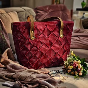 crochet bag on plastic canvas