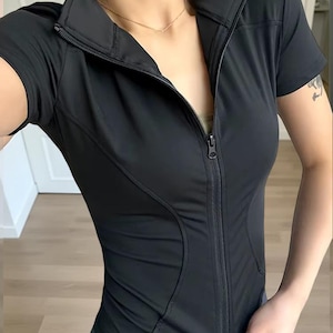 Women's Quick-Dry Slim Fit Yoga Top – Short Sleeve Zipper Workout Shirt, Summer Activewear Training Tee