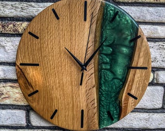 Green Epoxy and Oak Wood Wall Clock, Handmade Natural Wood Design, Modern Home Decor, Handcrafted Epoxy Wall Clock, Unique Wooden Clock
