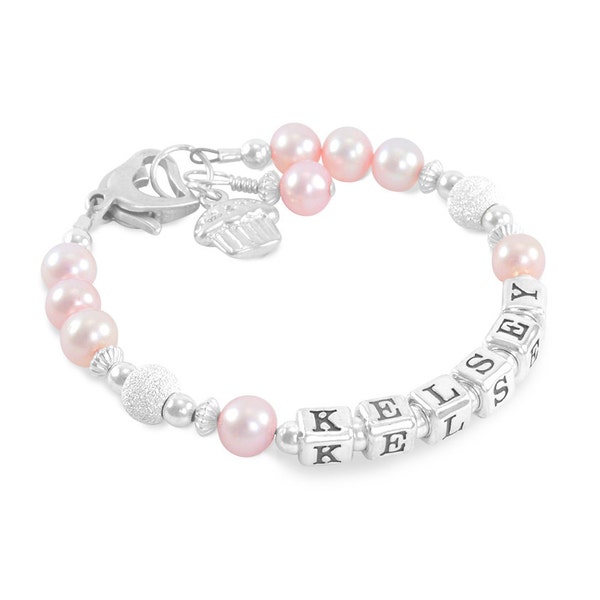 Bracelet 1er anniversaire • Cadeau pour fille • Nom personnalisé • Perles roses • Cupcake Party • Pour fille • Petite-fille • Souvenir • KELSEY