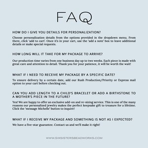 Pu&ograve; includere: Pagina FAQ con informazioni sulla personalizzazione, i tempi di spedizione e l'aggiunta di lunghezza ai braccialetti. La pagina include anche un messaggio per contattare il venditore in caso di problemi con l'ordine.