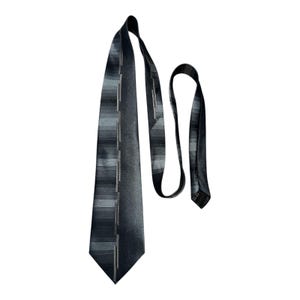 Gravata Pierre Cardin 100% seda – 142 cm, padrão geométrico cinza – feita à mão – c. 1990–2000
