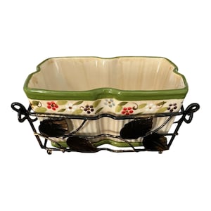 Temp-tations Presentable Ovenware Floral Ceramic Dish with Lid, Trivet & Metal Stand – 6.5 x 4.5 x 3&quot;