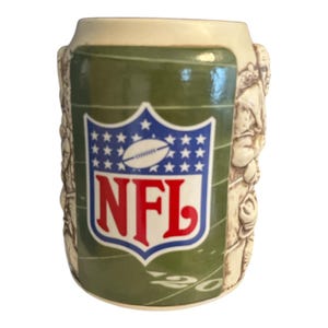 Vintage NFL Keramiktasse mit geprägter Football-Szene – offizielles Lizenzprodukt – 14 x 10 cm