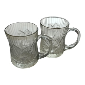 Vintage Arcoroc France Clear Glass Mugs – Floral Leaf Pattern – Set of 2 – 4&quot; Coffee/Tea Cups