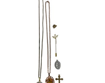 Lote de joyas religiosas vintage: collares, medallas, cruz, ángel, broche, católico, lote mixto.