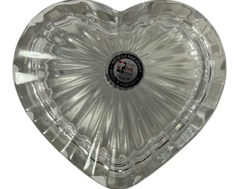 Caixa de joias vintage iugoslava em cristal de chumbo em formato de coração, lapidada à mão por ZaJecar.