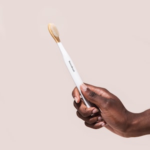 Miswak-Infused Bamboo Toothbrush (Pearl)– Soft, Water-Activated Bristles for Natural Whitening & Gum Care – Eco-Friendly– 1 Count