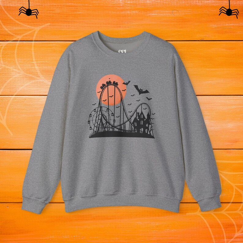 Sweat-shirt montagnes russes d'Halloween, Pull d'automne douillet, Saison fantasmagorique, Vêtements de style automne, Hanté Graphite Heather