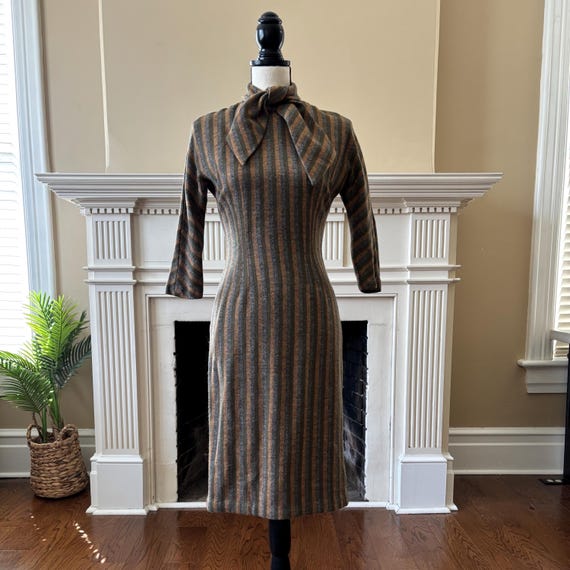 Vintage 1950s Wiggle Dress - image 1