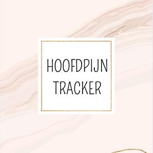 Op de afbeelding: Een roze en witte marmerachtergrond met een gouden frame rond de tekst "HOOFDPIJN TRACKER".