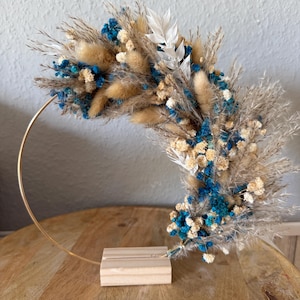 Blumenkranz mit Trockenblumen