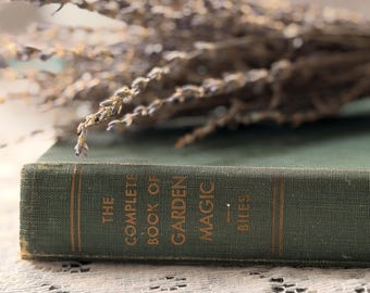 Livre de jardin vintage 1946 Garden Magic Roy E Biles livre vert décoratif cottagecore livre botanique table basse livre vintage