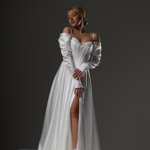 Satin Wedding Gown with Detachable Sleeves and Sweetheart Neckline, Elegant Handmade Wedding Dress, reception dress,wedding dress,boho dress