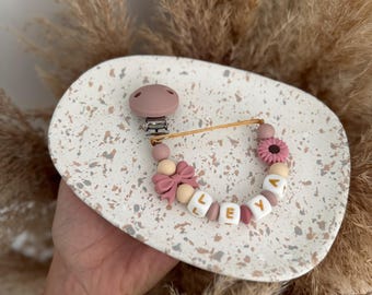 attache tétine noeud fleur personnalisée – attache sucette silicone avec prénom – cadeau naissance bébé