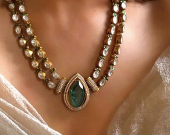 Exquisite Indian Wedding Jewelry – Gold-Finish Polki Kundan Necklace with Emerald Green Stones & Earrings | Sabyasachi-Inspired Bridal Set