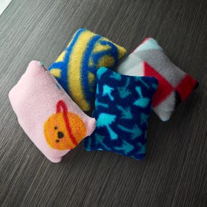 Brinquedos de lã retangulares com catnip (pequeno)