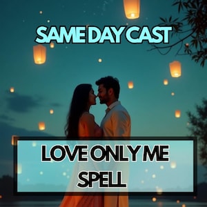 Może przedstawiać: Romantyczny obraz pary patrzącej na siebie pod nocnym niebem wypełnionym unoszącymi się lampionami. Tekst "SAME DAY CAST" znajduje się na górze, a "LOVE ONLY ME SPELL" na dole.
