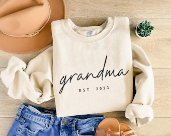 Personalized Grandma Est Sweatshirt,Gift for Grandmother,Nana Sweatshirt,Grandma Birthday Gift,Grandmother Sweatshirt, Custom Granny Sweater