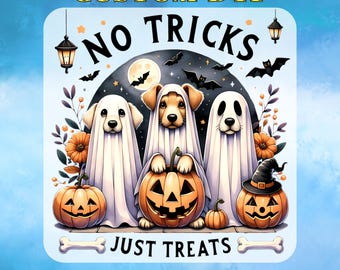Puede incluir: Un diseño de transferencia DTF (Directo a Película) con temática de Halloween con tres perros disfrazados de fantasmas, calabazas, murciélagos y el texto "NO TRICKS JUST TREATS READY TO PRESS". El diseño tiene un fondo azul con una luna llena.