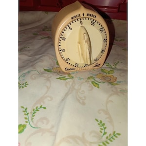 Vintage Robert Shaw Lux "Minute Minder" Kitchen Timer - Yellow Plastic Works