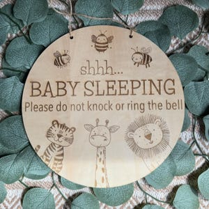 Baby schläft - Lasergraviertes Türschild aus Holz