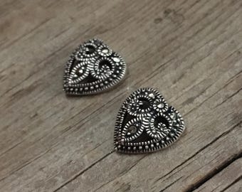 Vintage marcasite sterling silver heart earrings faceted thick 925 modernist modern classic sturdy detailed oxidized ornate studs art deco