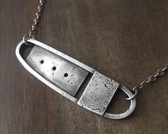 Vintage handmade sterling silver brutalist grunge hammered distressed oval bar abstract industrial raw necklace chain men women textured