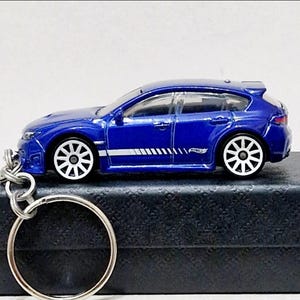 Llavero Subaru WRX STI de Hot Wheels: modelo de coche en miniatura
