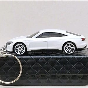 Hot Wheels Audi RS E-Tron GT Keyring: Car Enthusiast Gift