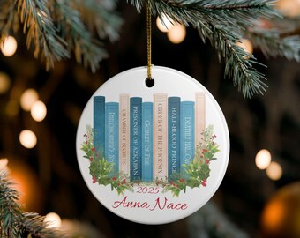 Regalo personalizado para amantes de los libros / Adorno de cerámica inspirado en el mundo mágico / Decoración navideña literaria / Decoración literaria personalizada