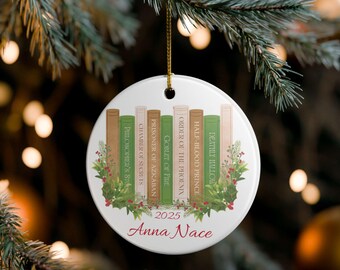 Regalo personalizado para amantes de los libros / Adorno de cerámica inspirado en el mundo mágico / Decoración navideña literaria / Decoración literaria personalizada