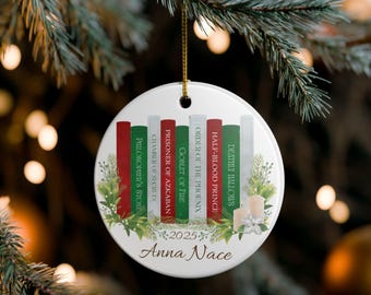 Regalo personalizado para amantes de los libros / Adorno de cerámica inspirado en el mundo mágico / Decoración navideña literaria / Decoración literaria personalizada