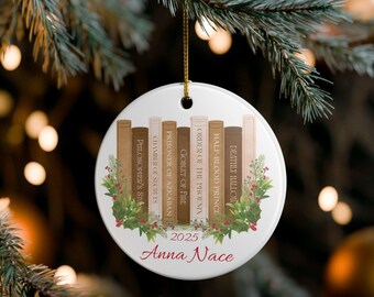Regalo personalizado para amantes de los libros / Adorno de cerámica inspirado en el mundo mágico / Decoración navideña literaria / Decoración literaria personalizada