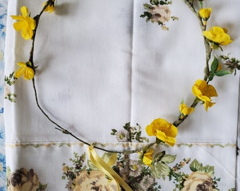 A Pair of Vintage Pillowcases/Yellow Roses/Shabby Chic