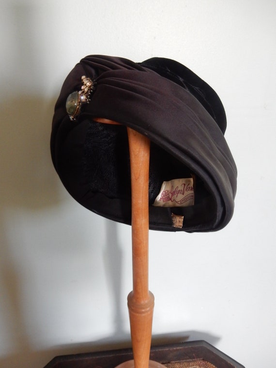 Vintage Chic Black Velvet and Silk Turban Style H… - image 3
