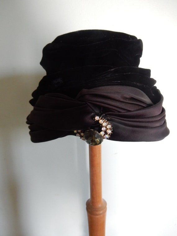Vintage Chic Black Velvet and Silk Turban Style H… - image 1