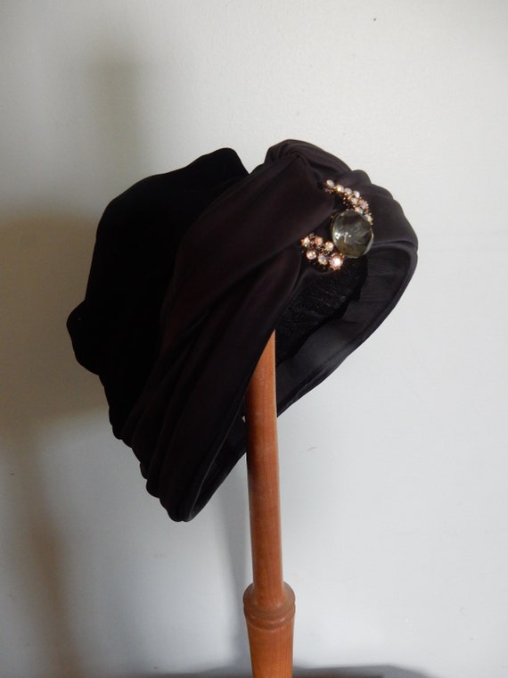 Vintage Chic Black Velvet and Silk Turban Style H… - image 2