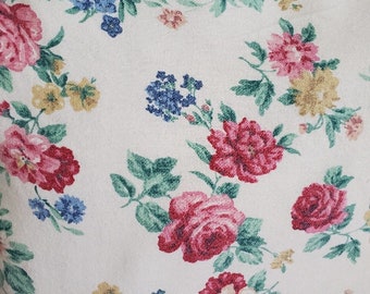 A Pair of Vintage Queen Pillowcases/Floral/Farmhouse Decor