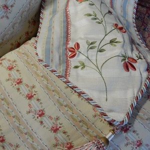 Beau chemin de table vintage / brodé et embelli / design Français / livraison gratuite
