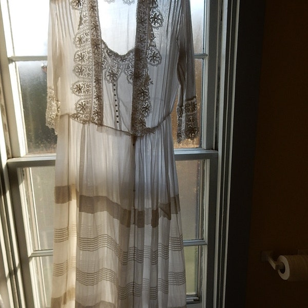 A Vintage/Antique Cotton Batiste Loose fitting 1930's Ladies Wedding/ Tea Dress/Free Shipping