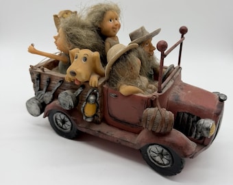 Vintage trollenbeeldje vrachtwagen familie kampeertafereel Nyform Style