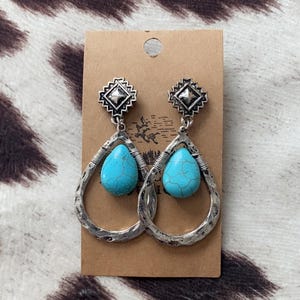 Southwestern Turquoise Drop Earrings – Vintage Silver Teardrop Dangle Jewelry – Boho Western Style Statement Earrings