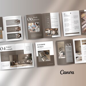 Può includere: Una serie di brochure aperte con temi di interior design. Le brochure presentano immagini di spazi interni, testo e titoli come "Processo di lavoro", "Esempio di progetto" e "La nostra visione". Il logo Canva è visibile in basso a destra.