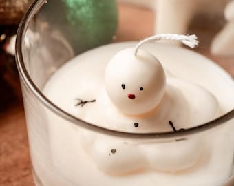 Geschmolzene Schneemann Kerze im Glas | Handgegossenes Sojawachs | Lustige Weihnachtskerze