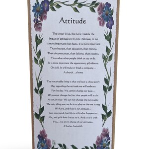 Attitude: hangende houten plaquette van 5 x 10 inch