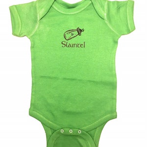 Slainte, irisches Babygeschenk, irische Babykleidung