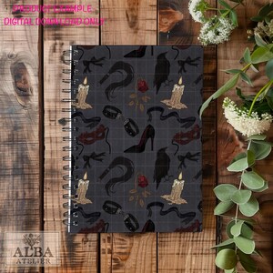 Puede incluir: Un cuaderno de espiral con una cubierta gris oscuro que presenta un patr&oacute;n de tacones altos negros, l&aacute;tigos, esposas, velas, rosas y cuervos. El texto "PRODUCT EXAMPLE DIGITAL DOWNLOAD ONLY" es visible.